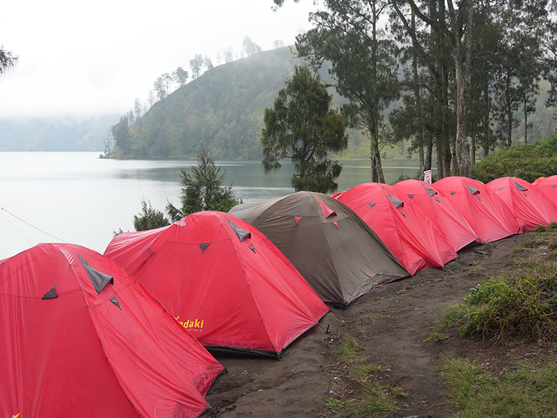 Sembalun 火山口營地.jpg